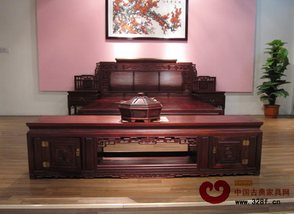 中信红木《龙传福地床》荣获中国工艺美术精品奖金奖