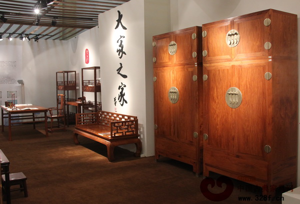 大家之家当代古典黄花梨家具2014年北京保利秋季拍卖会预展现场 大家之家当代古典黄花梨家具2014年北京保利秋季拍卖会预展现场