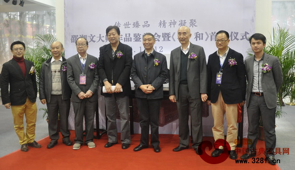 邵湘文大师作品品鉴会暨《泰和》首发仪式上,嘉宾合影留念 邵湘文大师作品品鉴会暨《泰和》首发仪式上,嘉宾合影留念