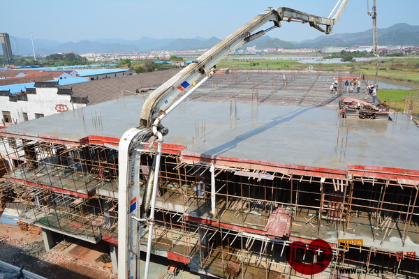 雅典红木厂房扩建施工现场