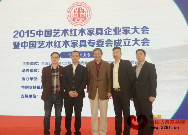 天工隽品董事长林子昌(左二)与原故宫博物院文保科技部主任曹静楼(右三)等在钓鱼台国宾馆合影 天工隽品董事长林子昌(左二)与原故宫博物院文保科技部主任曹静楼(右三)等在钓鱼台国宾馆合影