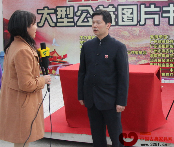 东成红木董事长张锡复接受省市电视台采访 东成红木董事长张锡复接受省市电视台采访
