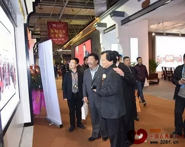 亚太地区手工艺大师、中国工艺美术大师陆光正等人参观明清居展厅 亚太地区手工艺大师、中国工艺美术大师陆光正等人参观明清居展厅