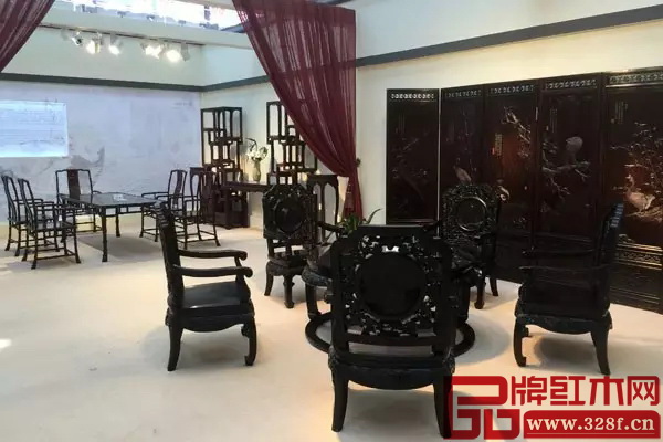 泰和园艺术红木家具以其独特魅力吸引着许多人
