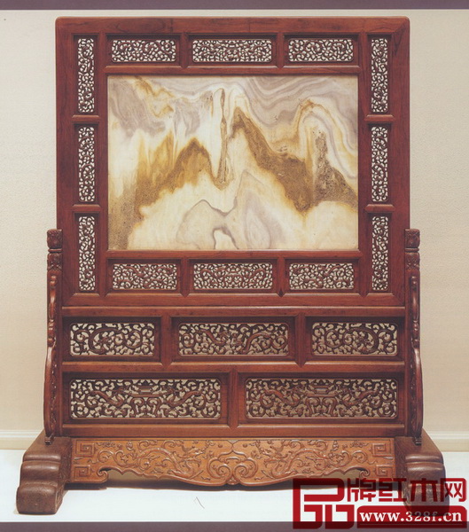 图四 清早期 黄花梨子母螭龙纹镶大理石座屏 长181厘米 宽41厘米 高215厘米 (罗伯特·雅各布逊·尼古拉斯·格林利:《明尼阿波利斯艺术馆藏中国古典家具》) 图四 清早期 黄花梨子母螭龙纹镶大理石座屏 长181厘米 宽41厘米 高215厘米 (罗伯特·雅各布逊·尼古拉斯·格林利:《明尼阿波利斯艺术馆藏中国古典家具》)
