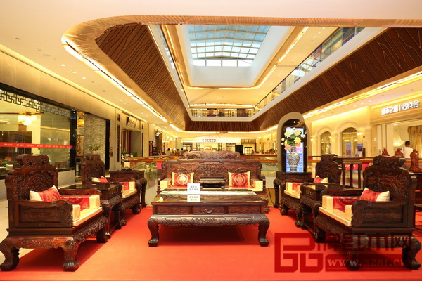 名家居世博园4楼的红木家具馆,在东莞名家具展期间成为中式文化家具展“主阵地” 名家居世博园4楼的红木家具馆,在东莞名家具展期间成为中式文化家具展“主阵地”