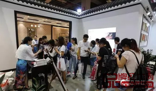 永华红木携匠心力作首次亮相上海家博会,一展国粹文化之魅力 永华红木携匠心力作首次亮相上海家博会,一展国粹文化之魅力