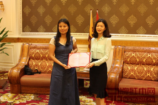 红古轩营销总监杨晶女士被聘为实践教学基地指导老师 红古轩营销总监杨晶女士被聘为实践教学基地指导老师