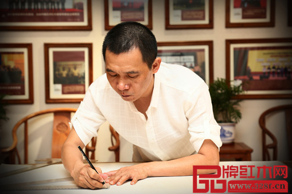 中国传统工艺大师、中山波记家具董事长伍建波领导企业打造“光身”环保家具 中国传统工艺大师、中山波记家具董事长伍建波领导企业打造“光身”环保家具