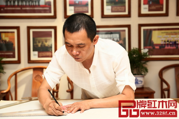 伍建波制作家具前都合理规划、精心设计