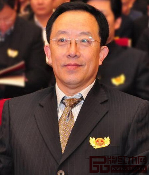 华南农业大学博士生导师、全联艺术红木家具专委会专家顾问李凯夫 华南农业大学博士生导师、全联艺术红木家具专委会专家顾问李凯夫