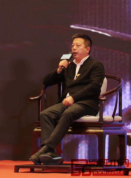 东阳市红木家具行业协会常务副会长、明堂红木总经理张向荣 东阳市红木家具行业协会常务副会长、明堂红木总经理张向荣