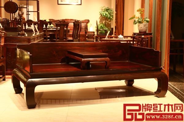 富宝轩《三围独板罗汉床》荣获“2017匠心最美·明清古典家具金奖” 富宝轩《三围独板罗汉床》荣获“2017匠心最美·明清古典家具金奖”