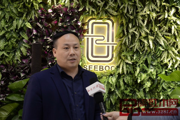 忆古轩·世铂营销总监张春祥接受《品牌红木》记者采访 忆古轩·世铂营销总监张春祥接受《品牌红木》记者采访