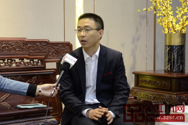 老周家居总经理周金友接受《品牌红木》记者采访 老周家居总经理周金友接受《品牌红木》记者采访