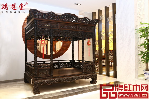 鸿运堂创新雕刻技艺手法,将晚清宫廷御用龙床纹饰雕刻地更加细腻、立体 鸿运堂创新雕刻技艺手法,将晚清宫廷御用龙床纹饰雕刻地更加细腻、立体