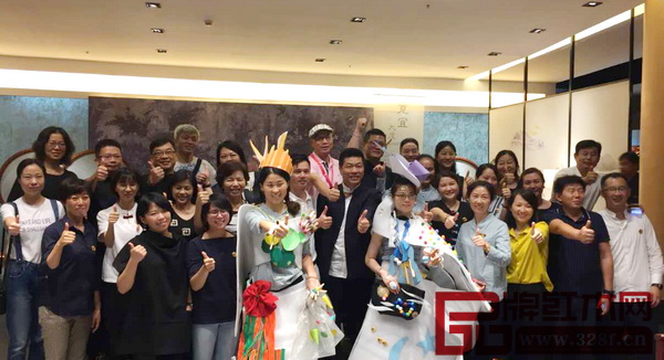 “宽宜”系列新品发布会后,嘉宾们相聚欢谈,活动气氛轻松愉快 “宽宜”系列新品发布会后,嘉宾们相聚欢谈,活动气氛轻松愉快