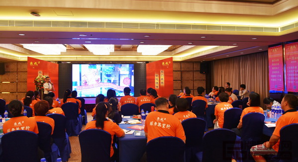 东成红木邀请知名营销大师为经销商进行专业授课 东成红木邀请知名营销大师为经销商进行专业授课