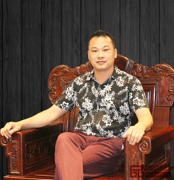 鸿韵红木总经理刘运平