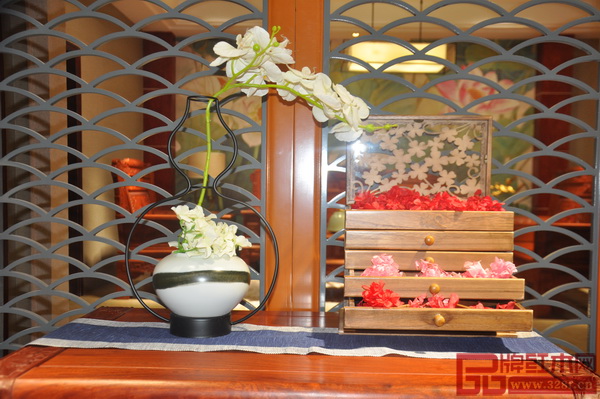 精巧的布置为双洋红木展厅增光添彩 精巧的布置为双洋红木展厅增光添彩