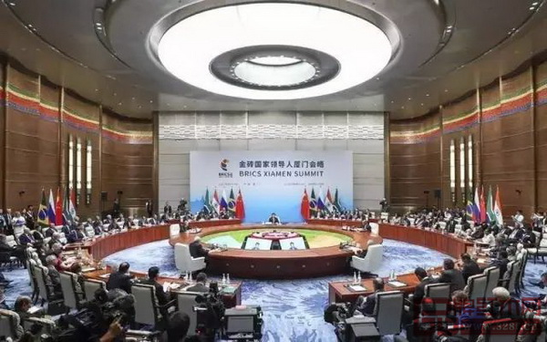 明堂红木为金砖峰会打造的主会议桌