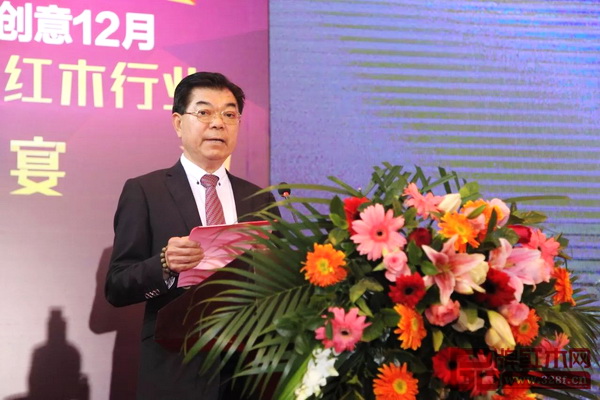 深圳市红木文化艺术协会会长张祝林致辞 深圳市红木文化艺术协会会长张祝林致辞