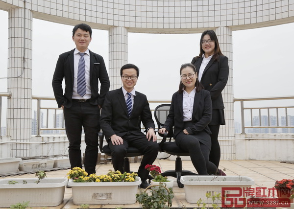 弘木传媒东阳办全体员工恭祝全国红木家具企业财源广进,2018年持续让东阳红木更深入人心 弘木传媒东阳办全体员工恭祝全国红木家具企业财源广进,2018年持续让东阳红木更深入人心