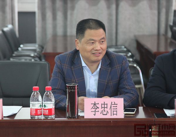 中信红木董事长李忠信在会议上就2018年东阳市红木家具行业工人工资标准发表自己的看法 中信红木董事长李忠信在会议上就2018年东阳市红木家具行业工人工资标准发表自己的看法