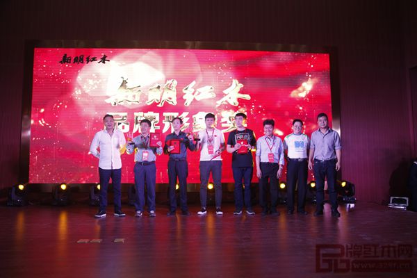 品牌形象奖获得者与颁奖嘉宾合影 品牌形象奖获得者与颁奖嘉宾合影