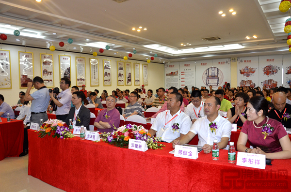 “以木结缘,共赢共进”——第六届中国(深圳)国际红木家具发展高峰论坛 “以木结缘,共赢共进”——第六届中国(深圳)国际红木家具发展高峰论坛