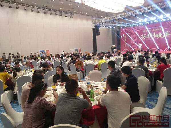 中信红木2018年全国经销商大会答谢晚宴正式开始 中信红木2018年全国经销商大会答谢晚宴正式开始