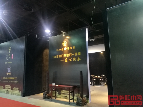 旭东红木在东阳红博会上沉稳大气的展馆 旭东红木在东阳红博会上沉稳大气的展馆