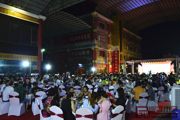 波记家具音乐会现场人声鼎沸,热闹非凡 波记家具音乐会现场人声鼎沸,热闹非凡