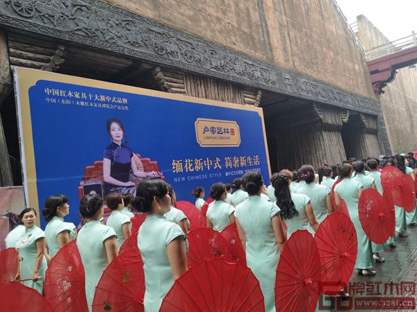 旗袍佳丽入场