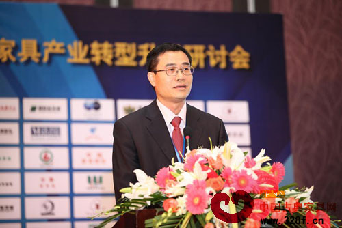 广东省家具协会会长王克先生作重要发言