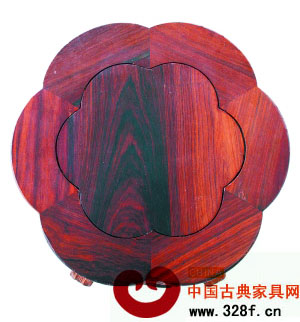 颜色差异使光身红木家具看起来没那么美。