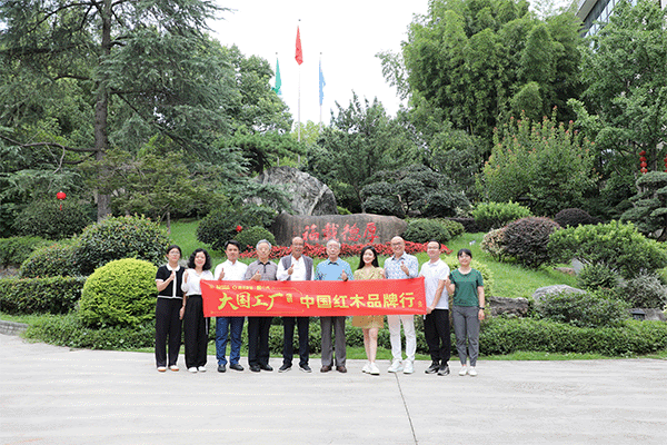 《大国工厂》走进卓木王，以中式高定诠释东方美