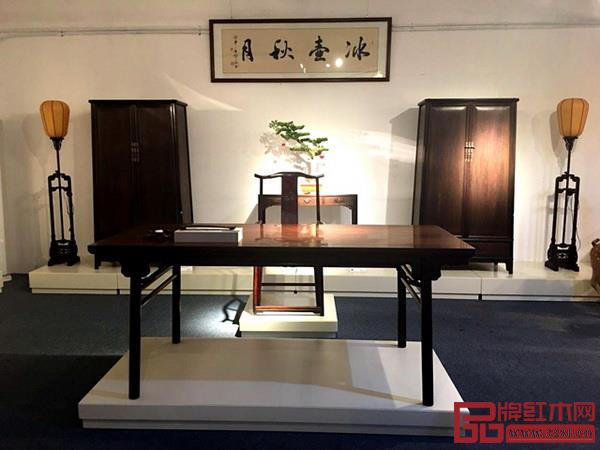 江西鲁班木艺产业有限公司《龙头罗锅枨画案》 江西鲁班木艺产业有限公司《龙头罗锅枨画案》