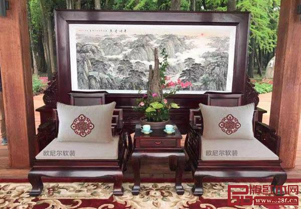 欧尼尔亮相国际舞台,提供中国特色软装坐垫 欧尼尔亮相国际舞台,提供中国特色软装坐垫