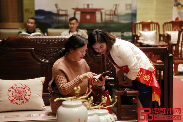 龙博士家具受到来自全国各地的经销商关注