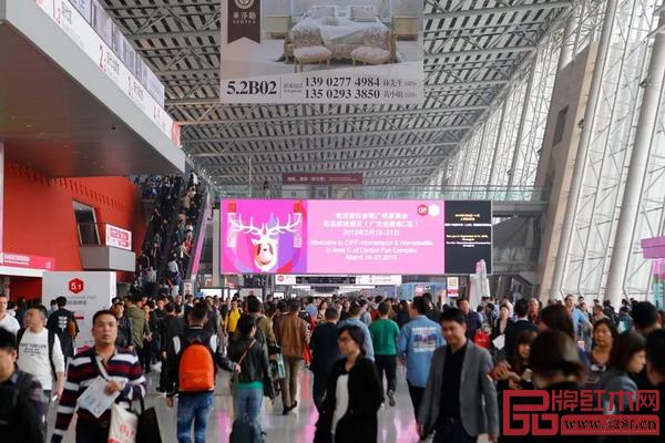 第43届广州家博会3月18日启幕,前来参观的人们络绎不绝(图片来源:广州家博会) 第43届广州家博会3月18日启幕,前来参观的人们络绎不绝(图片来源:广州家博会)