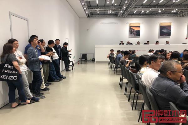 区氏臻品总经理区锦泽以270万元(含佣金310.5万元)购得王世襄袁荃猷藏书十柜 区氏臻品总经理区锦泽以270万元(含佣金310.5万元)购得王世襄袁荃猷藏书十柜