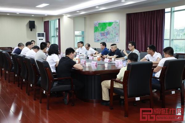 北京红木交易中心与东阳木材交易中心进行了合作座谈会,共商合作大计 北京红木交易中心与东阳木材交易中心进行了合作座谈会,共商合作大计