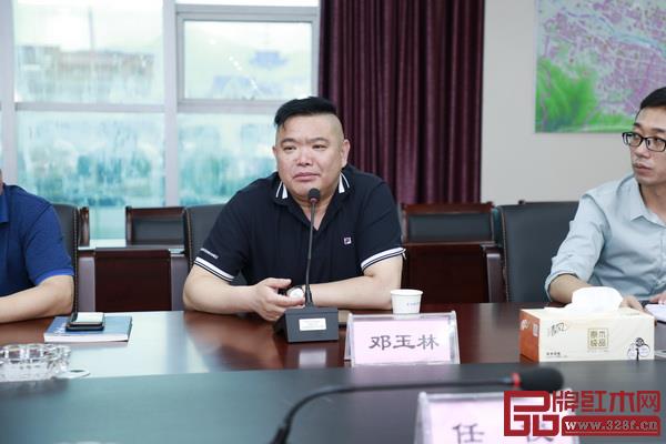 北京红木交易中心执行总经理邓玉林介绍北京红木交易中心概况 北京红木交易中心执行总经理邓玉林介绍北京红木交易中心概况