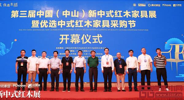 许柏鸣(左五)与出席开幕式的其他领导嘉宾合影 许柏鸣(左五)与出席开幕式的其他领导嘉宾合影