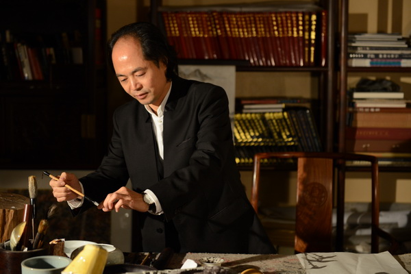 电影《匠心》上映：人物原型木雕大师吴腾飞，在一笔一刀中修行悟道