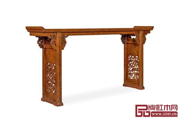 明 黄花梨独板翘头案 173.3×34.2×83.8 cm 成交价:1,050万港元(RMB: 9,555,000) 明 黄花梨独板翘头案 173.3×34.2×83.8 cm 成交价:1,050万港元(RMB: 9,555,000)