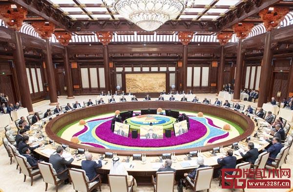 4月27日,第二届“一带一路”国际合作高峰论坛在北京雁栖湖国际会议中心举行圆桌峰会 4月27日,第二届“一带一路”国际合作高峰论坛在北京雁栖湖国际会议中心举行圆桌峰会