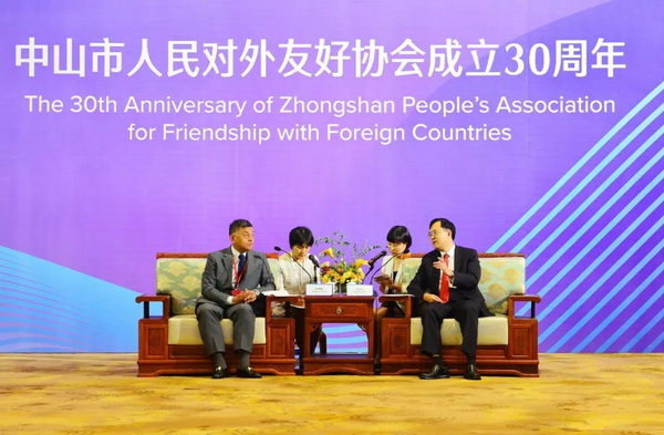 东成红木登国际舞台，展大国文化自信