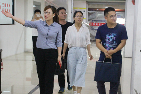 金华市科技局领导调研指导御乾堂红木技改创新工作